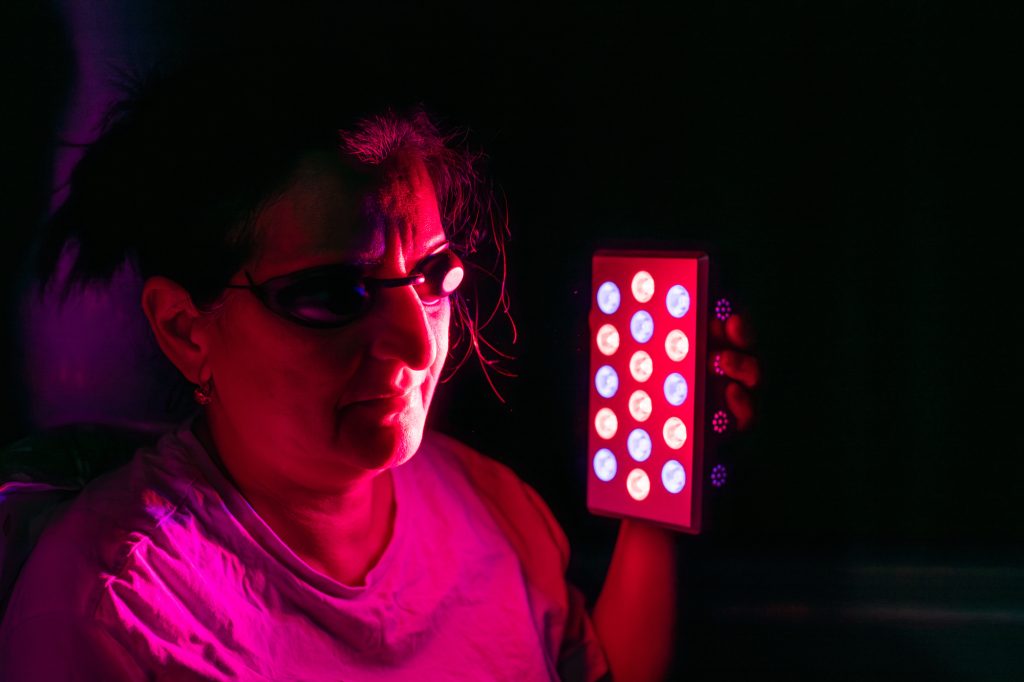Can Red Light Therapy Reverse Gray Hair?